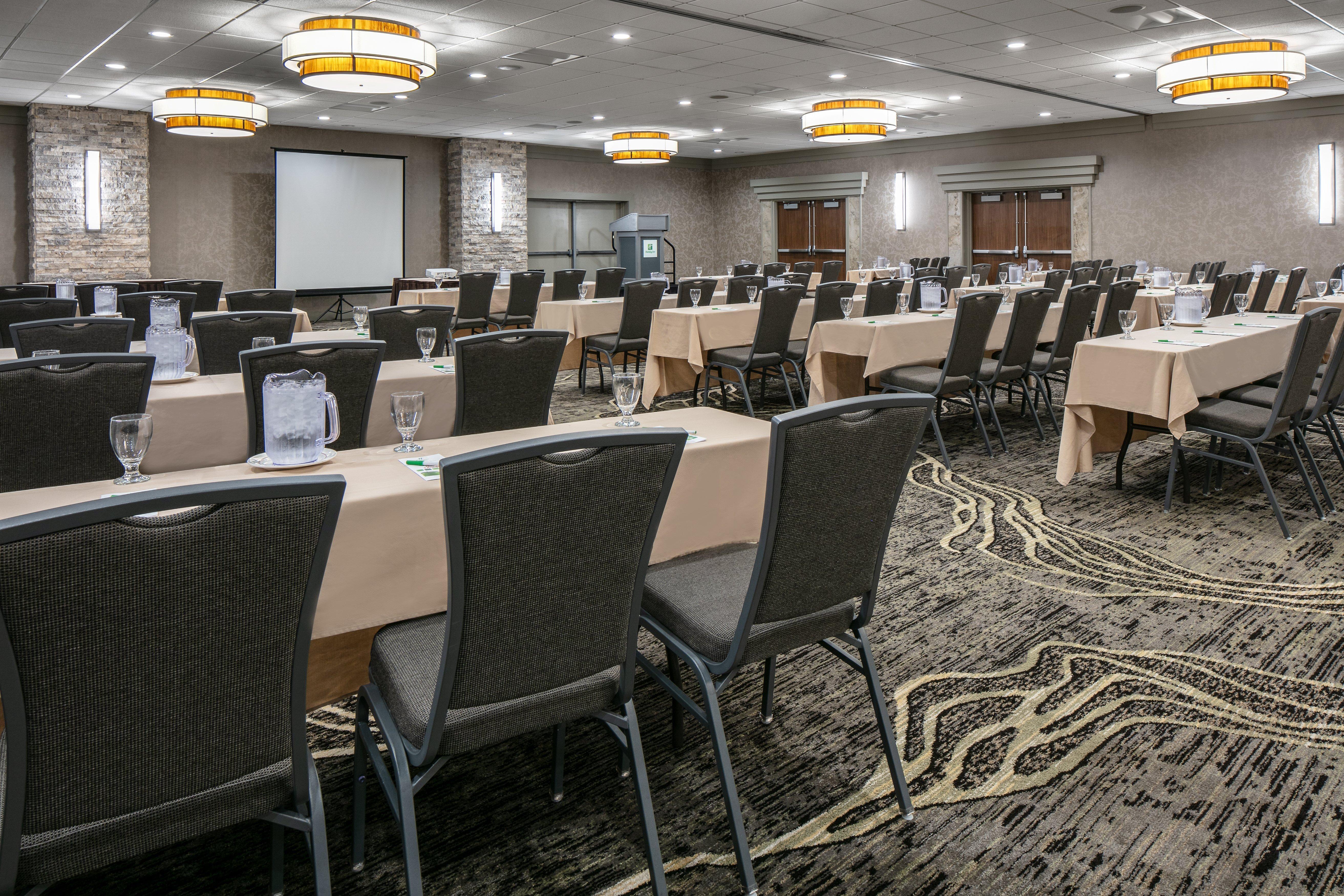 Holiday Inn Hotel & Suites Des Moines-Northwest By Ihg Urbandale Exterior foto